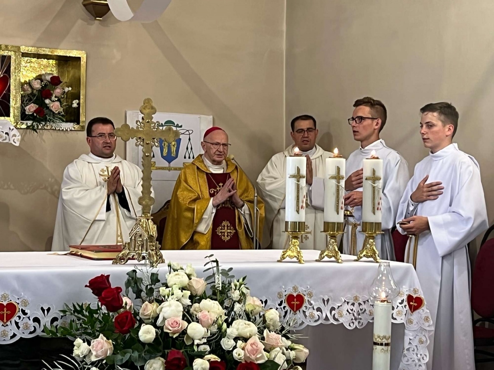 Zdjęcie w galerii na portalu naszraciborz.pl: 50-lecie parafii w Owsiszczach. Biskup poświęcił dzwony wiadomości z regionu