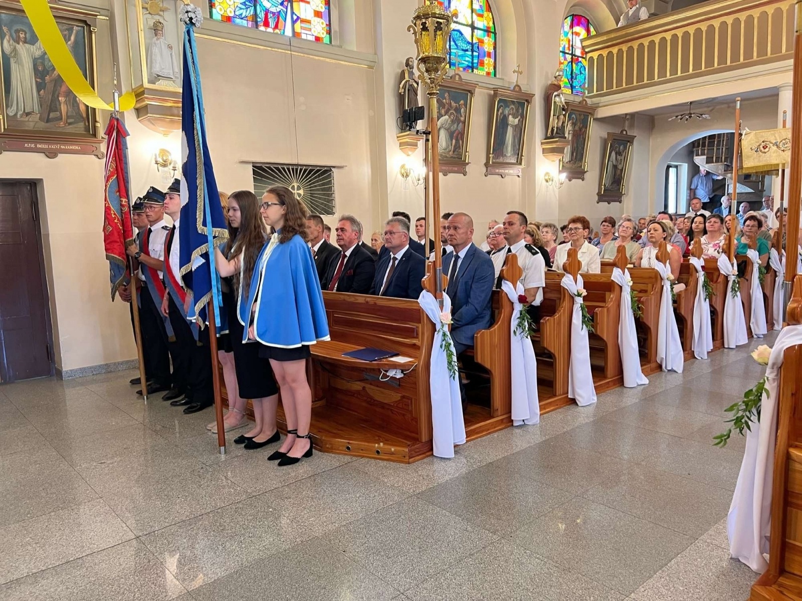 Zdjęcie w galerii na portalu naszraciborz.pl: 50-lecie parafii w Owsiszczach. Biskup poświęcił dzwony wiadomości z regionu