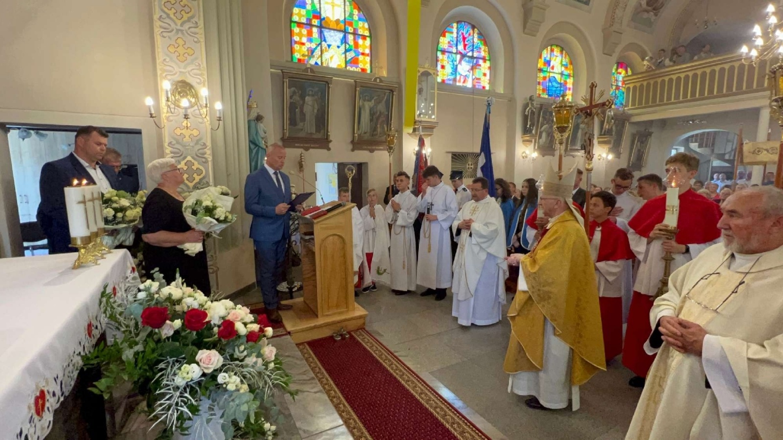 Zdjęcie w galerii na portalu naszraciborz.pl: 50-lecie parafii w Owsiszczach. Biskup poświęcił dzwony wiadomości z regionu