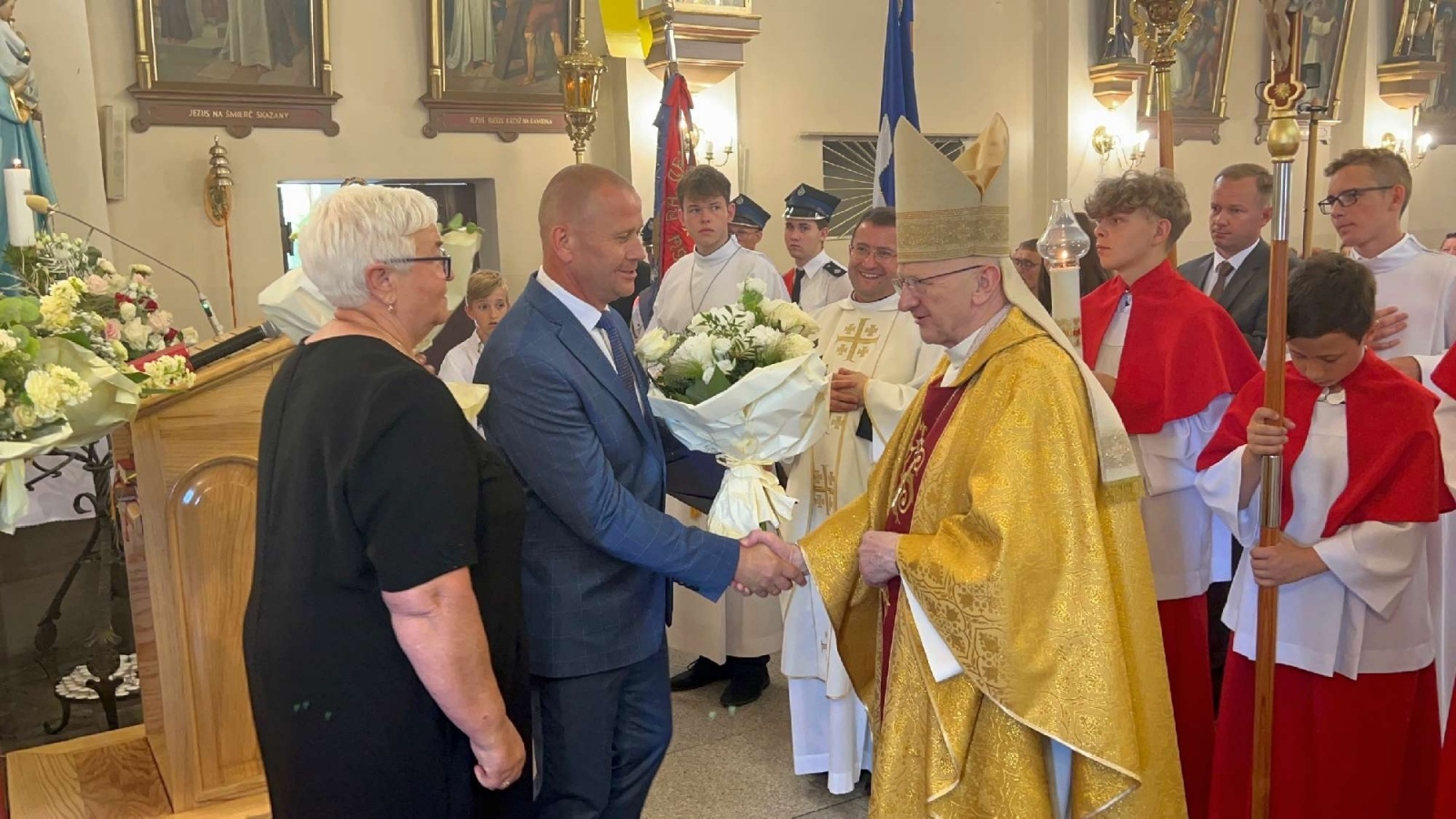 Zdjęcie w galerii na portalu naszraciborz.pl: 50-lecie parafii w Owsiszczach. Biskup poświęcił dzwony wiadomości z regionu