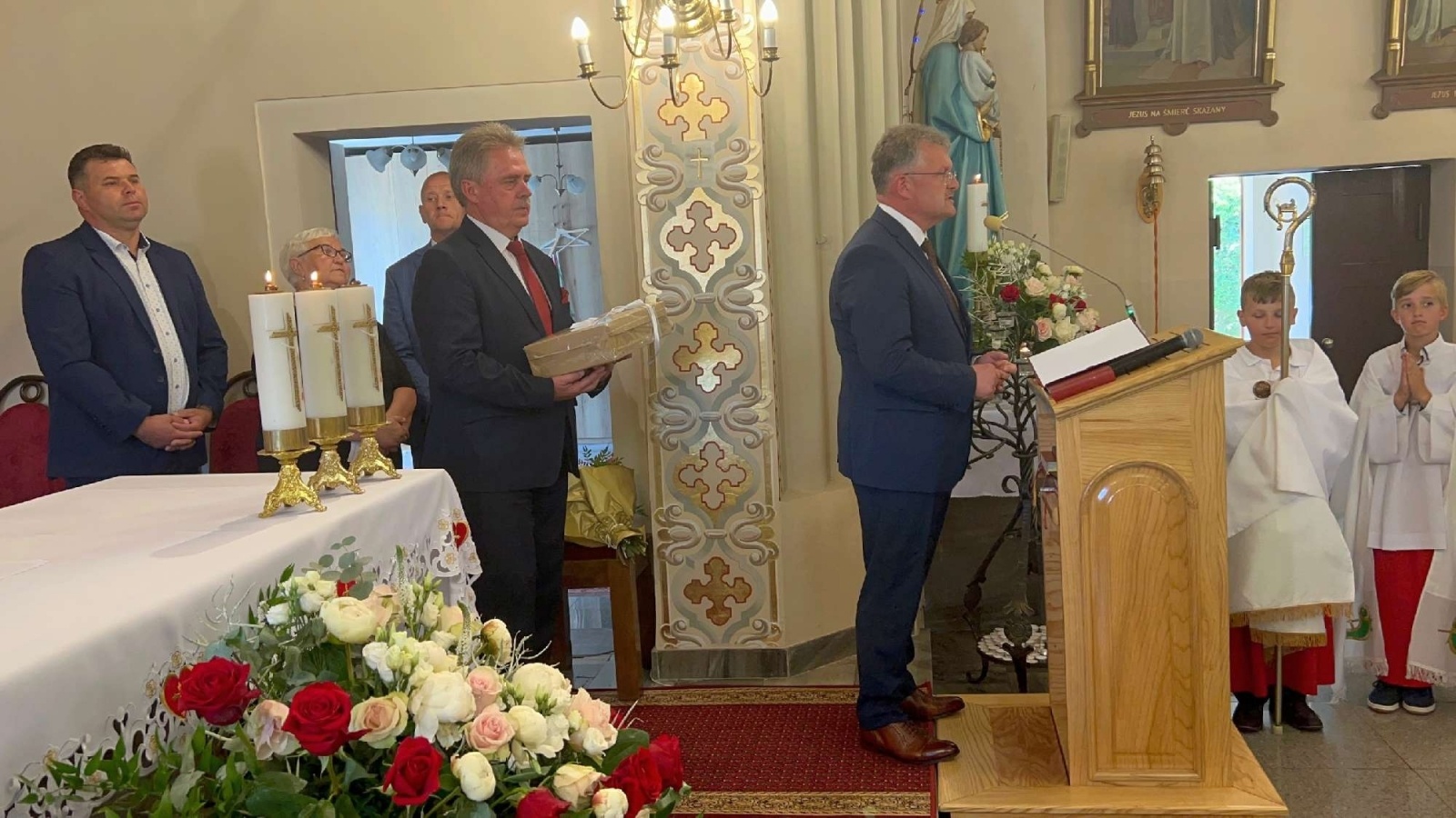 Zdjęcie w galerii na portalu naszraciborz.pl: 50-lecie parafii w Owsiszczach. Biskup poświęcił dzwony wiadomości z regionu