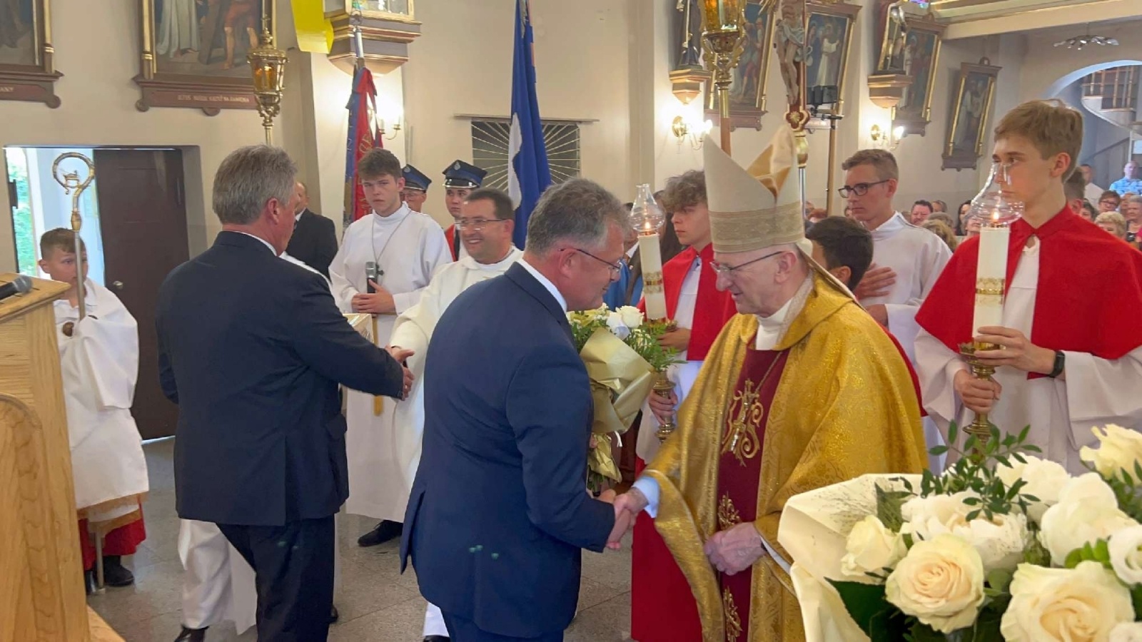 Zdjęcie w galerii na portalu naszraciborz.pl: 50-lecie parafii w Owsiszczach. Biskup poświęcił dzwony wiadomości z regionu