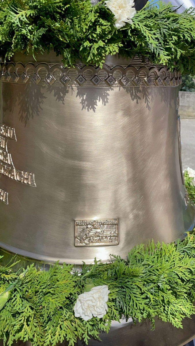 Zdjęcie w galerii na portalu naszraciborz.pl: 50-lecie parafii w Owsiszczach. Biskup poświęcił dzwony wiadomości z regionu