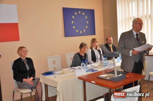 Zdjęcie w galerii na portalu naszraciborz.pl: Pomagają odnaleźć się na rynku pracy wiadomości z regionu