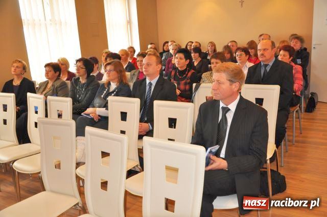 Zdjęcie w galerii na portalu naszraciborz.pl: Pomagają odnaleźć się na rynku pracy wiadomości z regionu