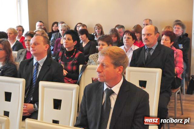 Zdjęcie w galerii na portalu naszraciborz.pl: Pomagają odnaleźć się na rynku pracy wiadomości z regionu