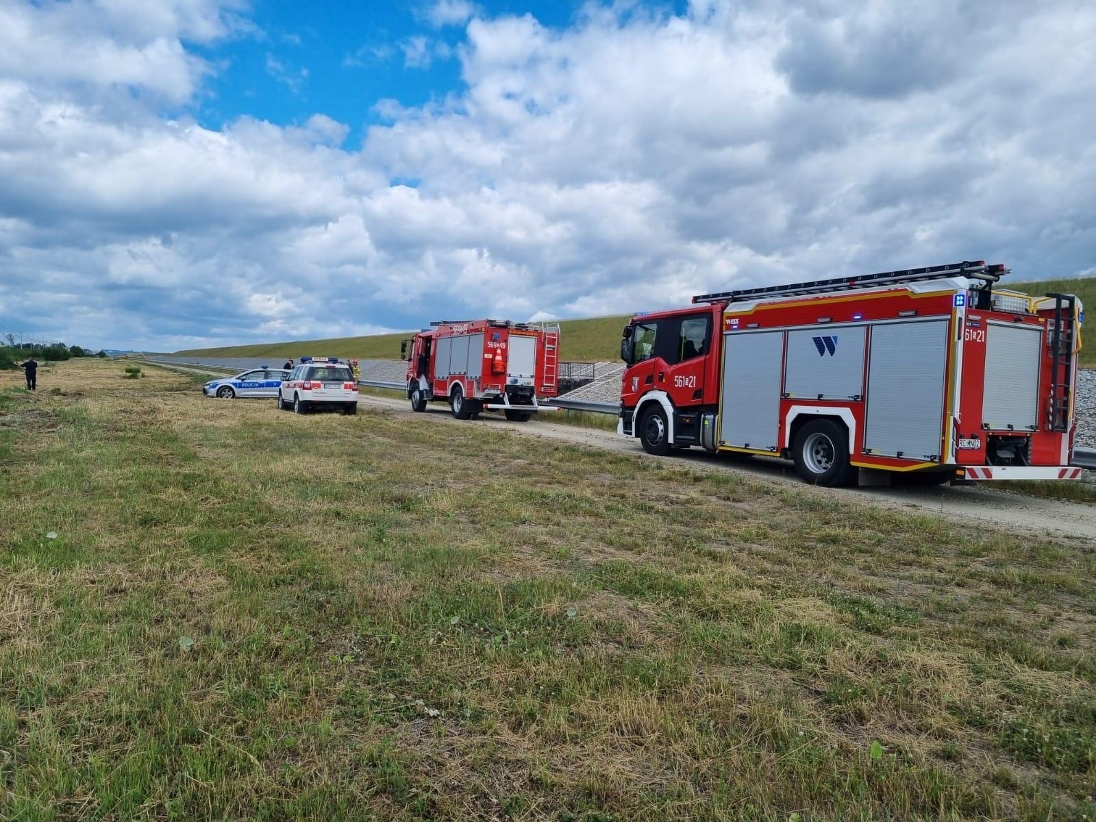 Zdjęcie w galerii na portalu naszraciborz.pl: Tajemnicza substancja w Pilarce w Tworkowie wiadomości z regionu