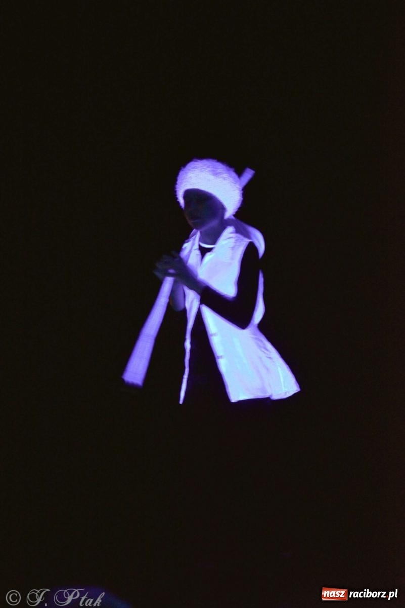 Zdjęcie w galerii na portalu naszraciborz.pl: Magiczny wieczór teatralnych premier w MDK-u wiadomości z regionu