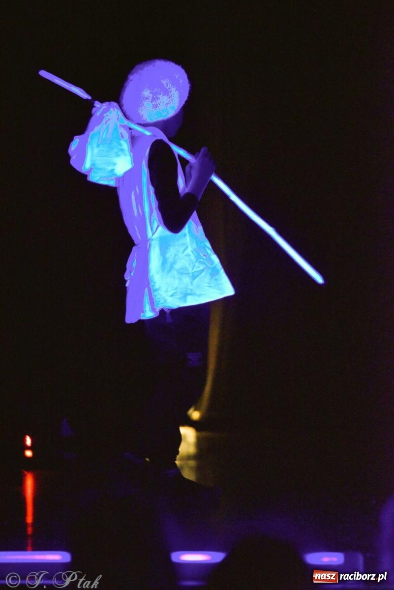 Zdjęcie w galerii na portalu naszraciborz.pl: Magiczny wieczór teatralnych premier w MDK-u wiadomości z regionu