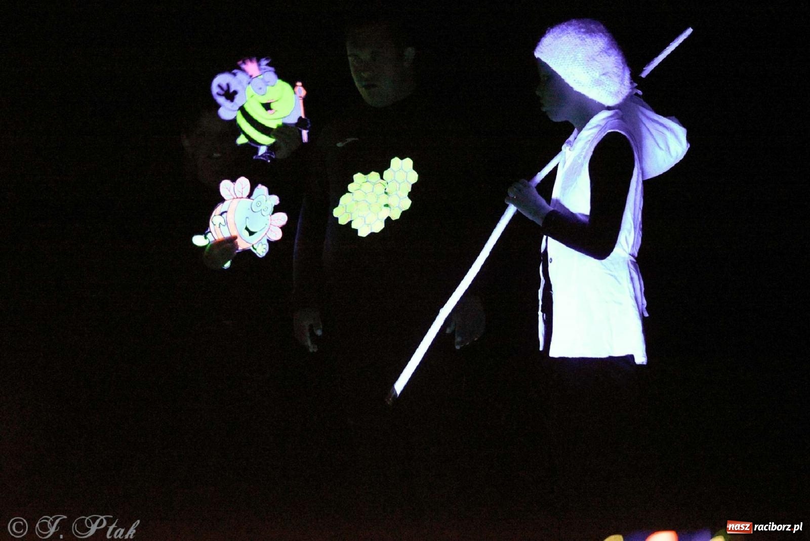 Zdjęcie w galerii na portalu naszraciborz.pl: Magiczny wieczór teatralnych premier w MDK-u wiadomości z regionu