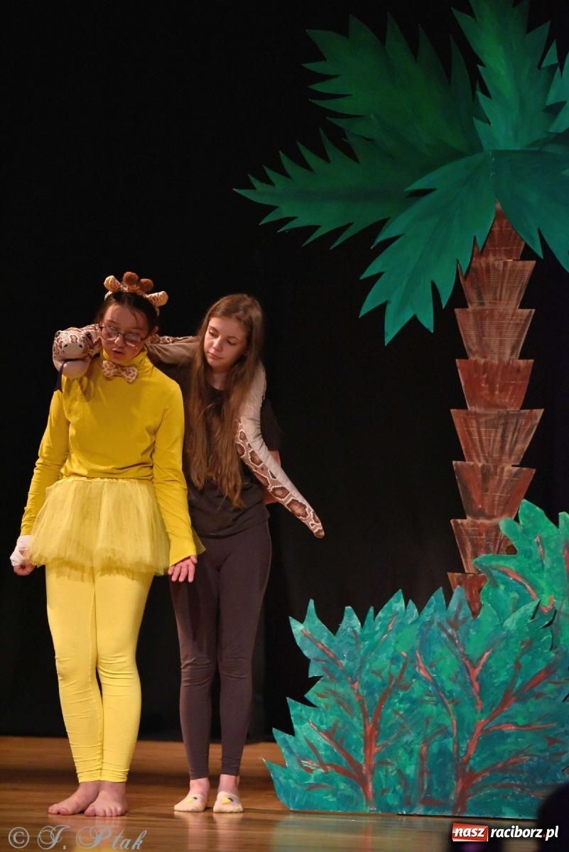 Zdjęcie w galerii na portalu naszraciborz.pl: Magiczny wieczór teatralnych premier w MDK-u wiadomości z regionu