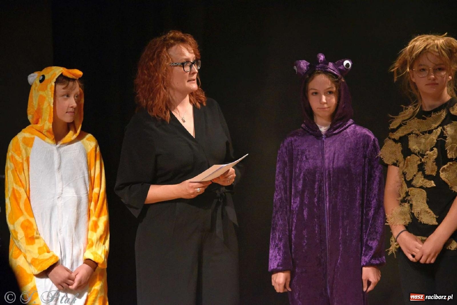 Zdjęcie w galerii na portalu naszraciborz.pl: Magiczny wieczór teatralnych premier w MDK-u wiadomości z regionu