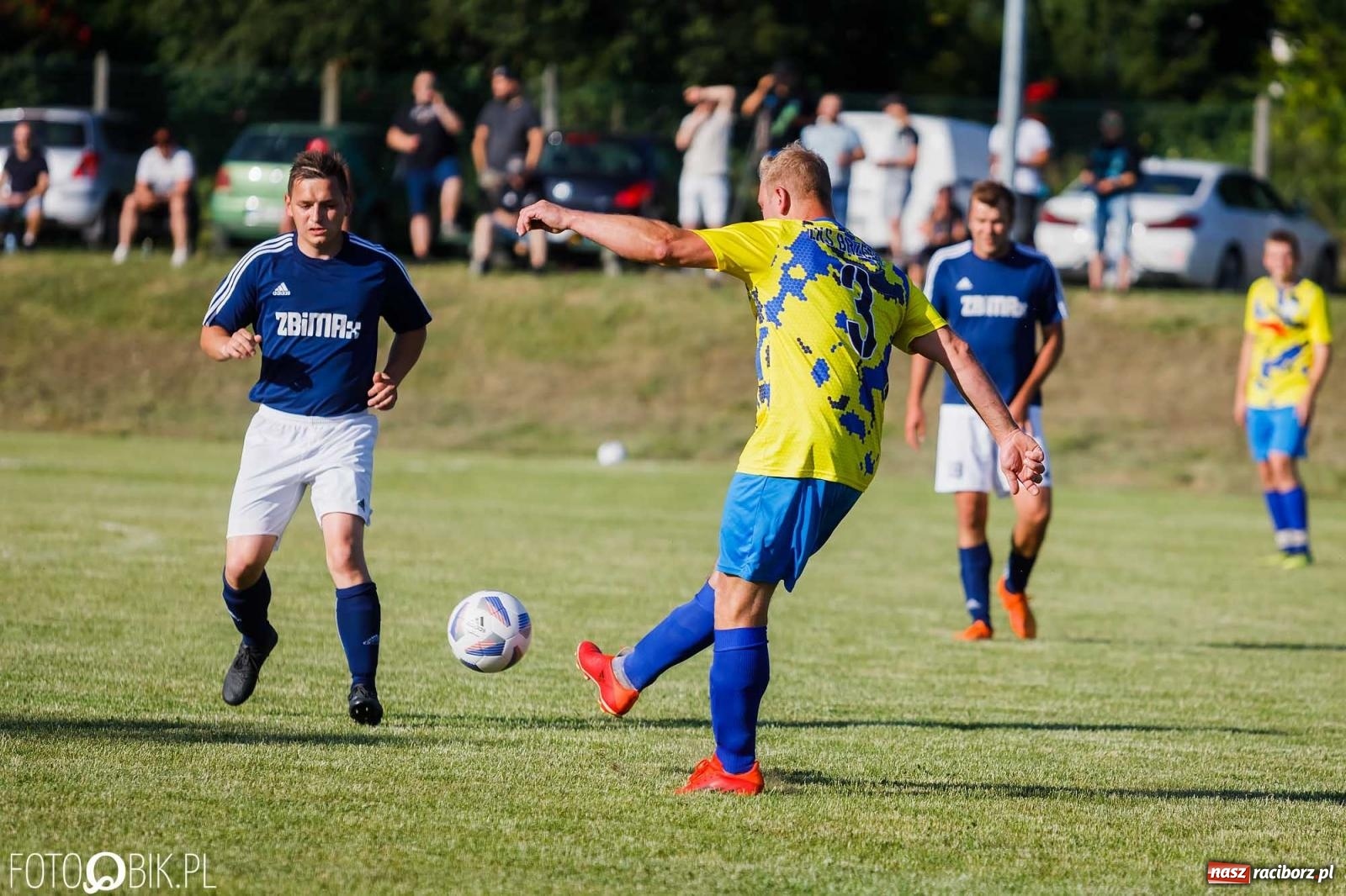 Zdjęcie w galerii na portalu naszraciborz.pl: Barażowa strzelanina w Brzeziu. Pstrążna zmieciona z boiska [FOTO] wiadomości z regionu