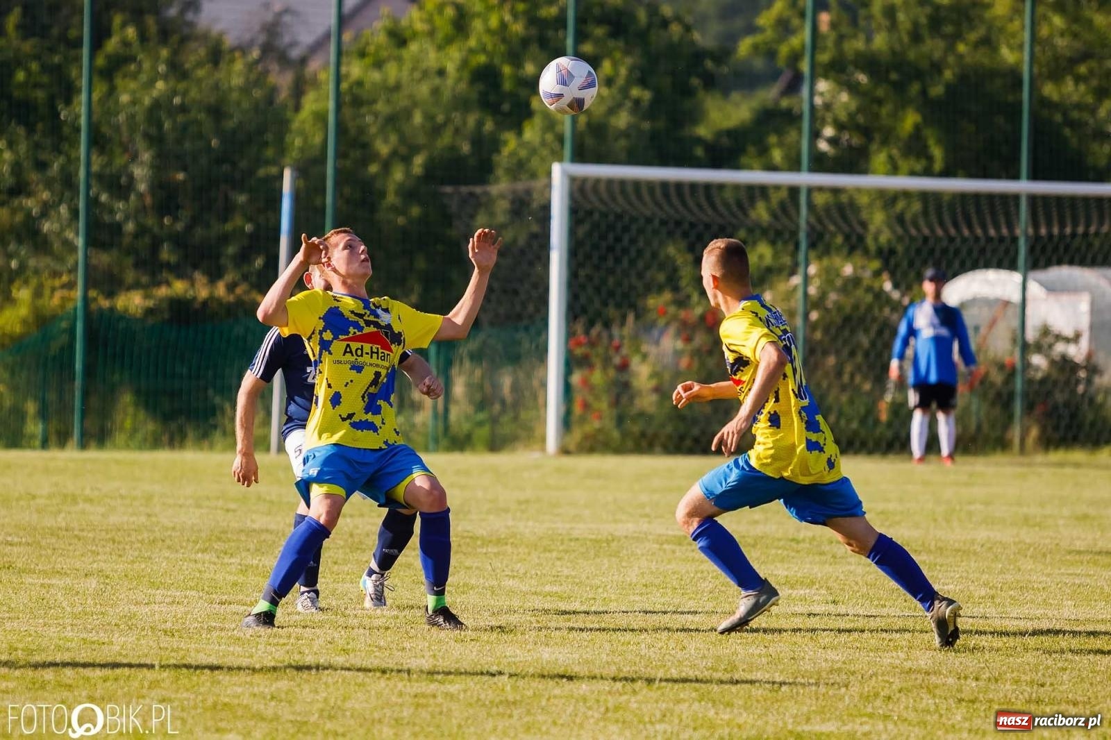 Zdjęcie w galerii na portalu naszraciborz.pl: Barażowa strzelanina w Brzeziu. Pstrążna zmieciona z boiska [FOTO] wiadomości z regionu