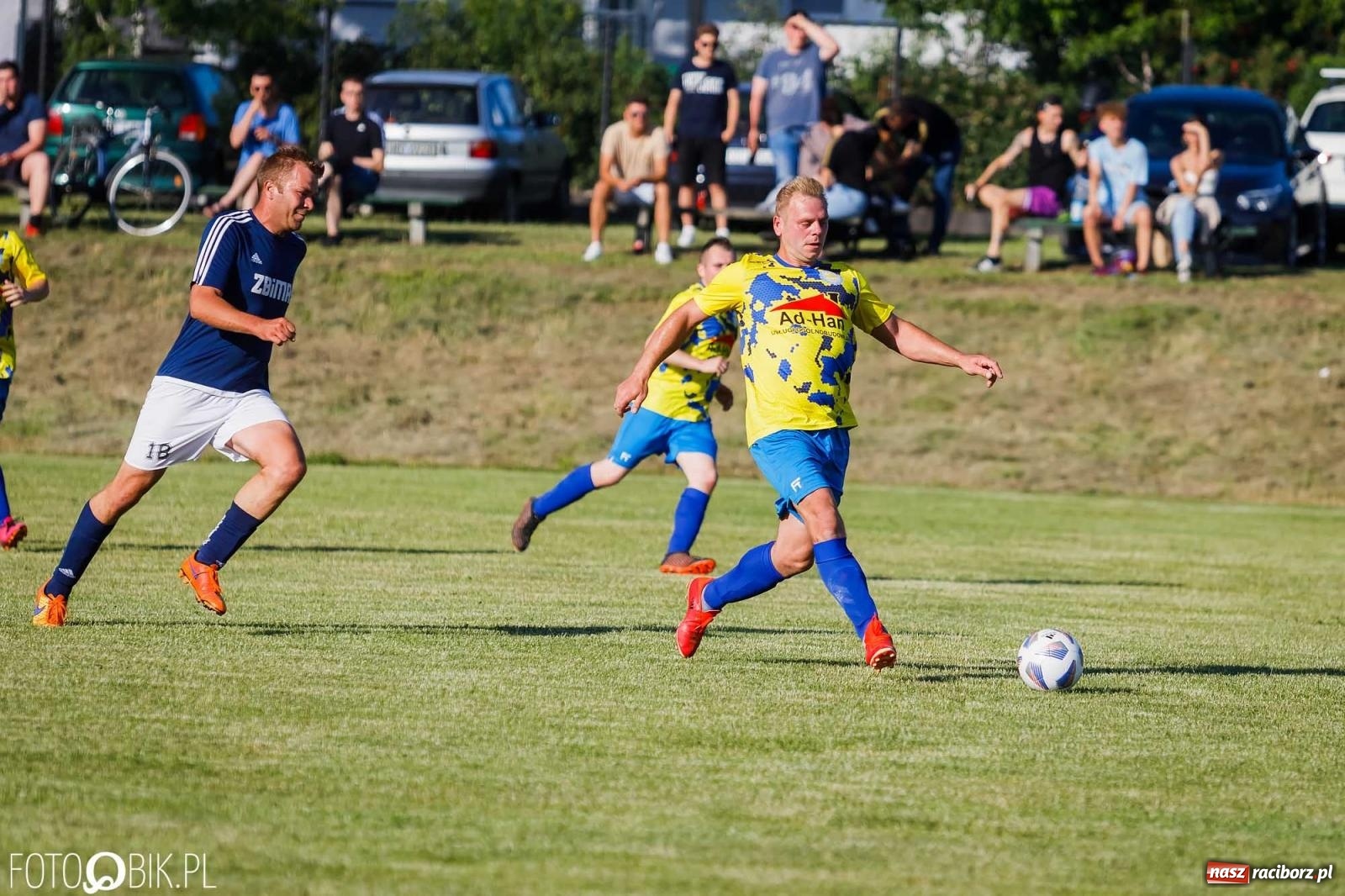 Zdjęcie w galerii na portalu naszraciborz.pl: Barażowa strzelanina w Brzeziu. Pstrążna zmieciona z boiska [FOTO] wiadomości z regionu