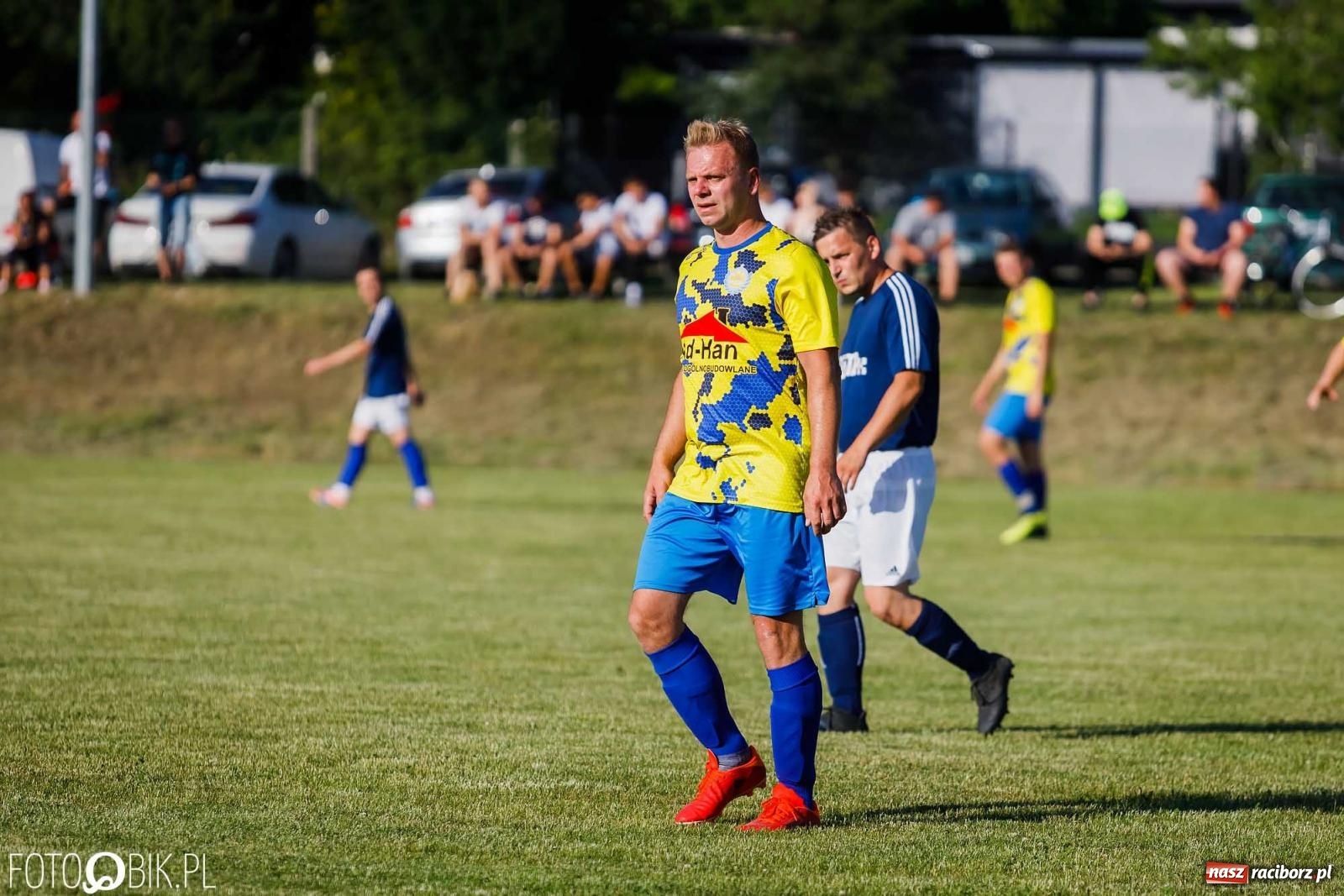 Zdjęcie w galerii na portalu naszraciborz.pl: Barażowa strzelanina w Brzeziu. Pstrążna zmieciona z boiska [FOTO] wiadomości z regionu