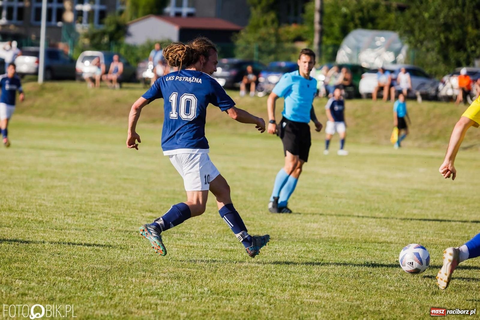 Zdjęcie w galerii na portalu naszraciborz.pl: Barażowa strzelanina w Brzeziu. Pstrążna zmieciona z boiska [FOTO] wiadomości z regionu