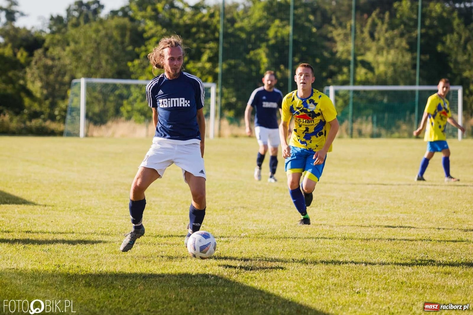 Zdjęcie w galerii na portalu naszraciborz.pl: Barażowa strzelanina w Brzeziu. Pstrążna zmieciona z boiska [FOTO] wiadomości z regionu