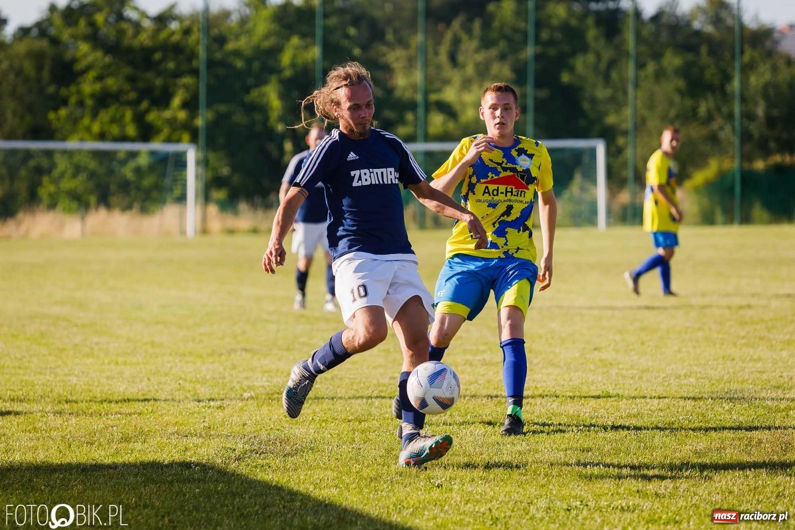 Zdjęcie w galerii na portalu naszraciborz.pl: Barażowa strzelanina w Brzeziu. Pstrążna zmieciona z boiska [FOTO] wiadomości z regionu