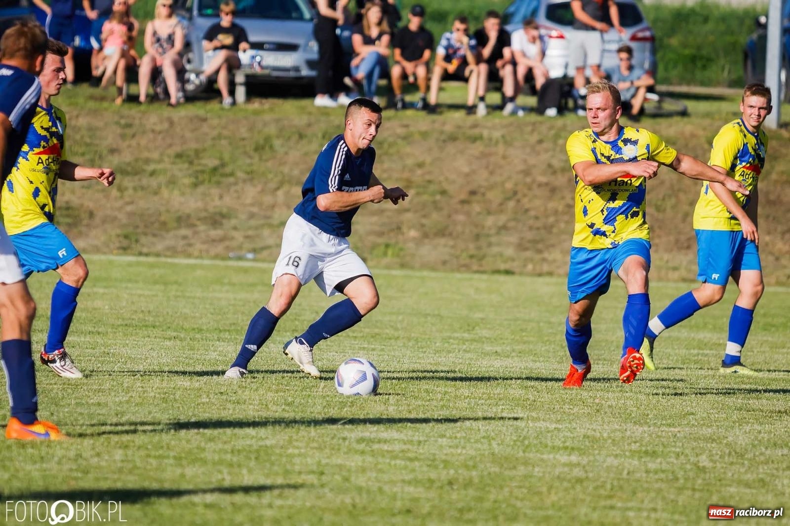 Zdjęcie w galerii na portalu naszraciborz.pl: Barażowa strzelanina w Brzeziu. Pstrążna zmieciona z boiska [FOTO] wiadomości z regionu