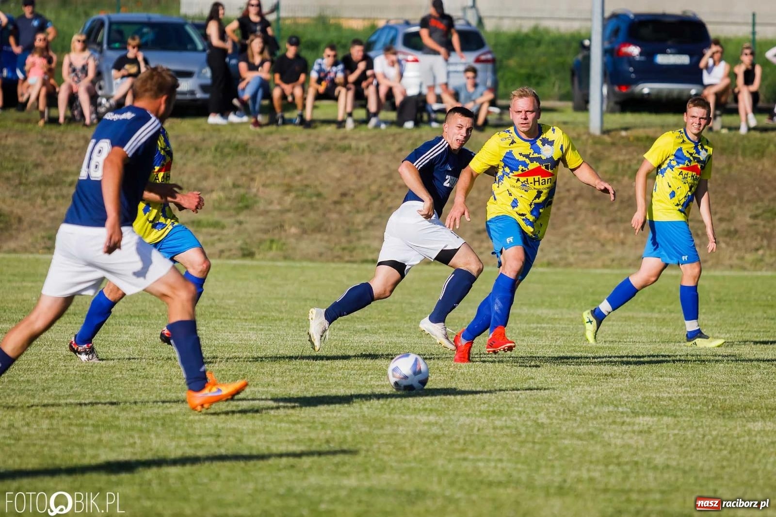 Zdjęcie w galerii na portalu naszraciborz.pl: Barażowa strzelanina w Brzeziu. Pstrążna zmieciona z boiska [FOTO] wiadomości z regionu