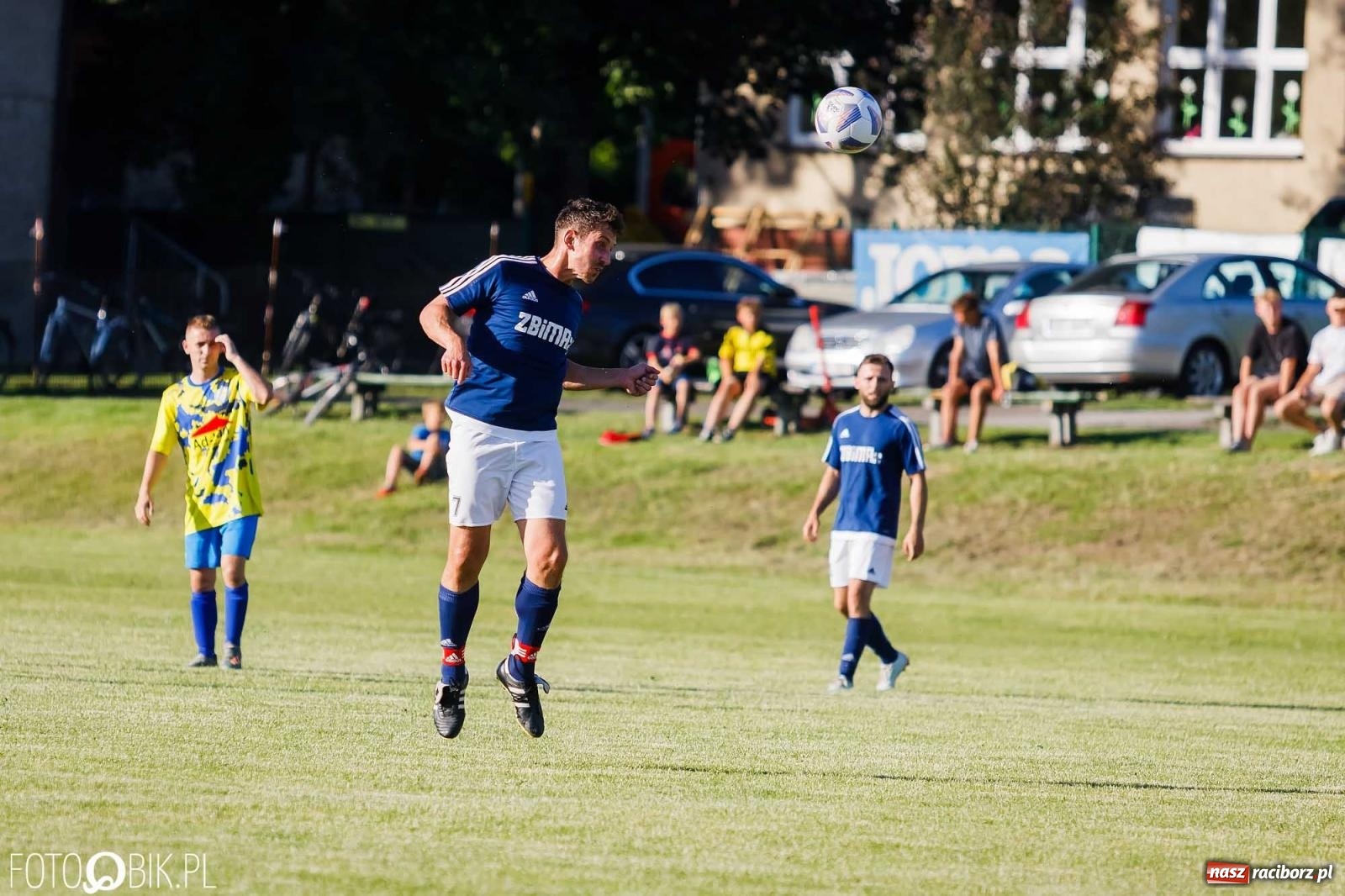 Zdjęcie w galerii na portalu naszraciborz.pl: Barażowa strzelanina w Brzeziu. Pstrążna zmieciona z boiska [FOTO] wiadomości z regionu