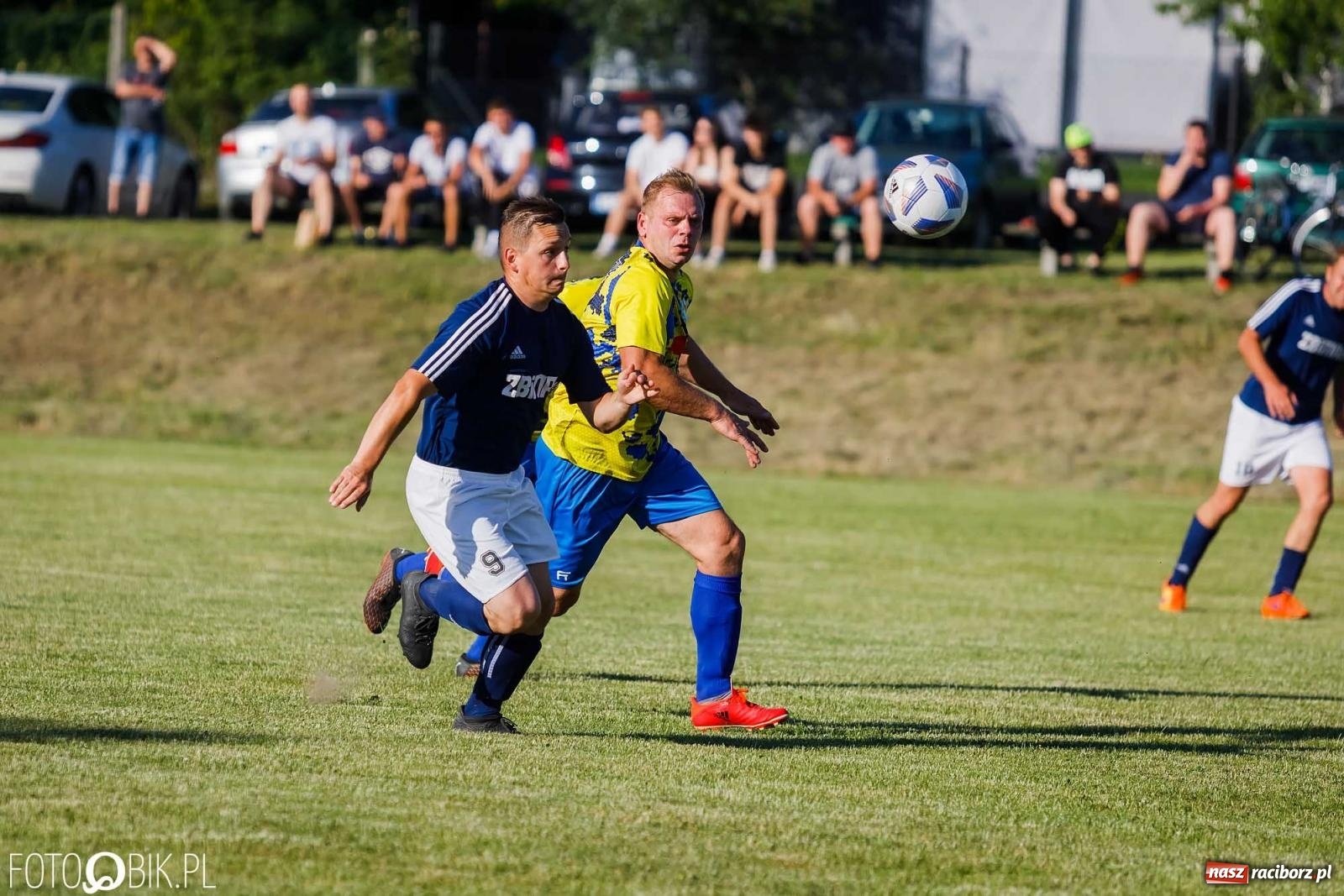 Zdjęcie w galerii na portalu naszraciborz.pl: Barażowa strzelanina w Brzeziu. Pstrążna zmieciona z boiska [FOTO] wiadomości z regionu