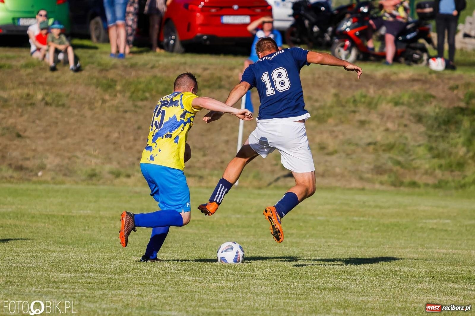 Zdjęcie w galerii na portalu naszraciborz.pl: Barażowa strzelanina w Brzeziu. Pstrążna zmieciona z boiska [FOTO] wiadomości z regionu