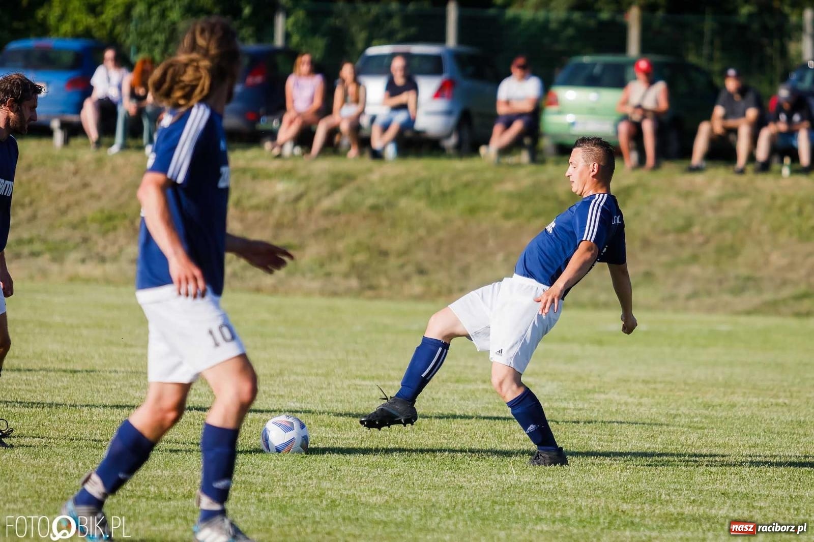 Zdjęcie w galerii na portalu naszraciborz.pl: Barażowa strzelanina w Brzeziu. Pstrążna zmieciona z boiska [FOTO] wiadomości z regionu