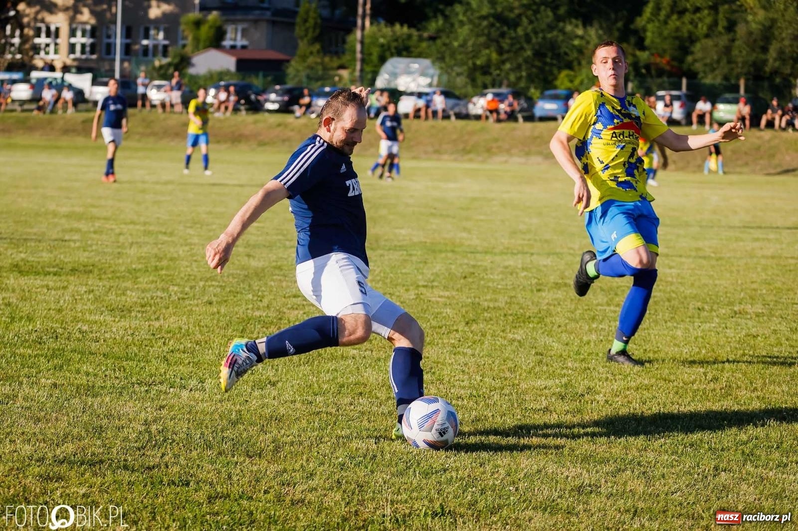Zdjęcie w galerii na portalu naszraciborz.pl: Barażowa strzelanina w Brzeziu. Pstrążna zmieciona z boiska [FOTO] wiadomości z regionu
