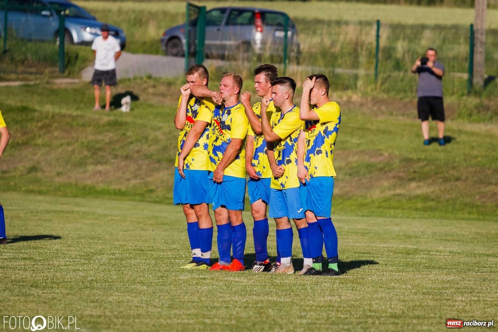 Zdjęcie w galerii na portalu naszraciborz.pl: Barażowa strzelanina w Brzeziu. Pstrążna zmieciona z boiska [FOTO] wiadomości z regionu