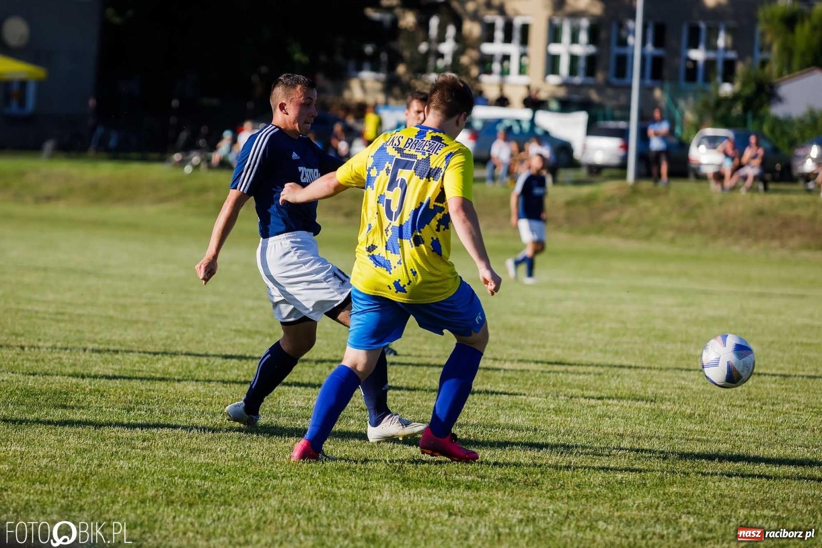 Zdjęcie w galerii na portalu naszraciborz.pl: Barażowa strzelanina w Brzeziu. Pstrążna zmieciona z boiska [FOTO] wiadomości z regionu