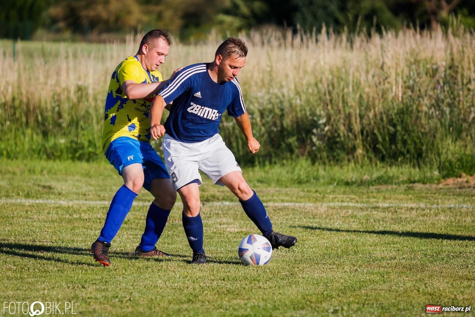 Zdjęcie w galerii na portalu naszraciborz.pl: Barażowa strzelanina w Brzeziu. Pstrążna zmieciona z boiska [FOTO] wiadomości z regionu