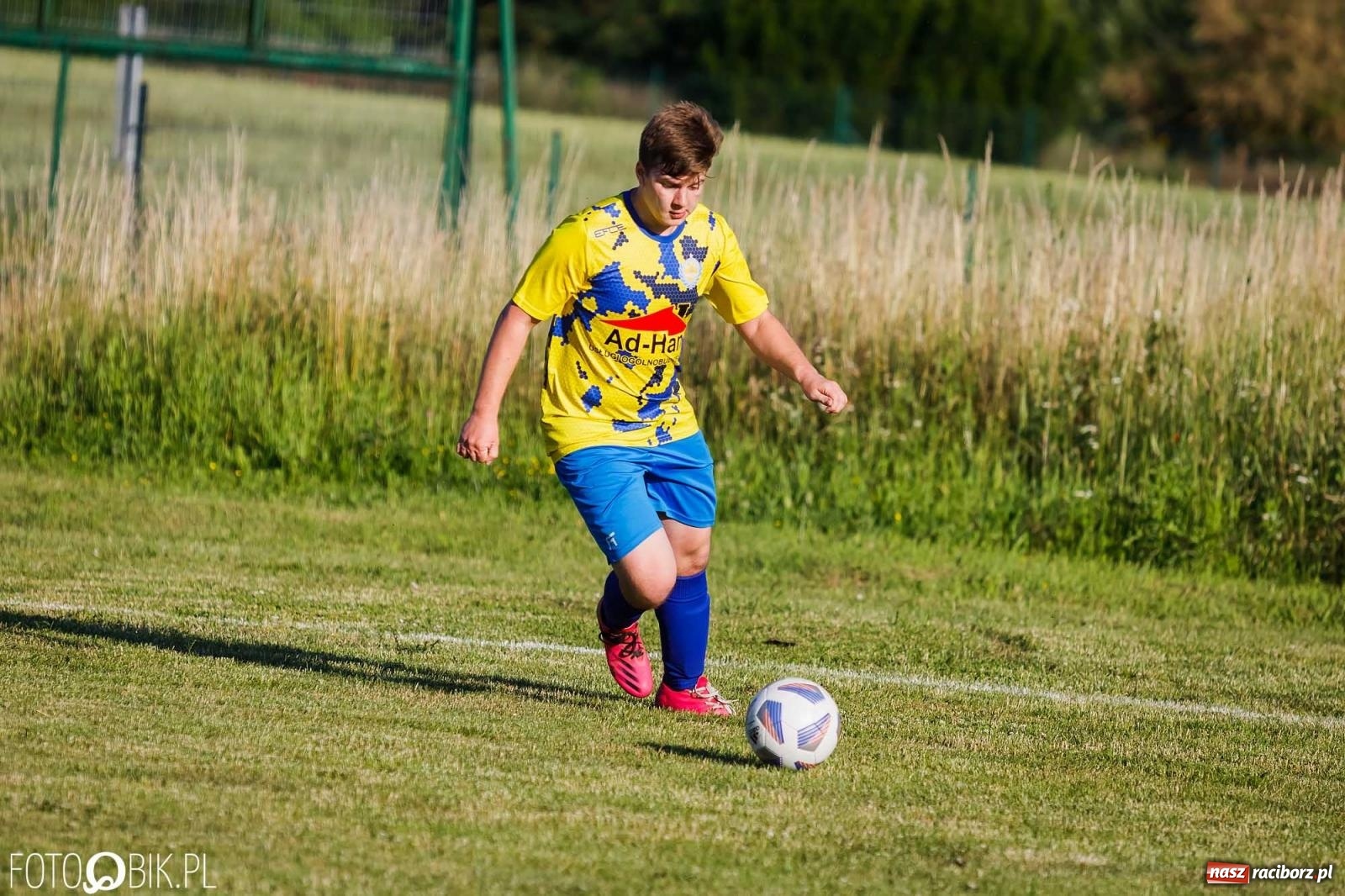 Zdjęcie w galerii na portalu naszraciborz.pl: Barażowa strzelanina w Brzeziu. Pstrążna zmieciona z boiska [FOTO] wiadomości z regionu