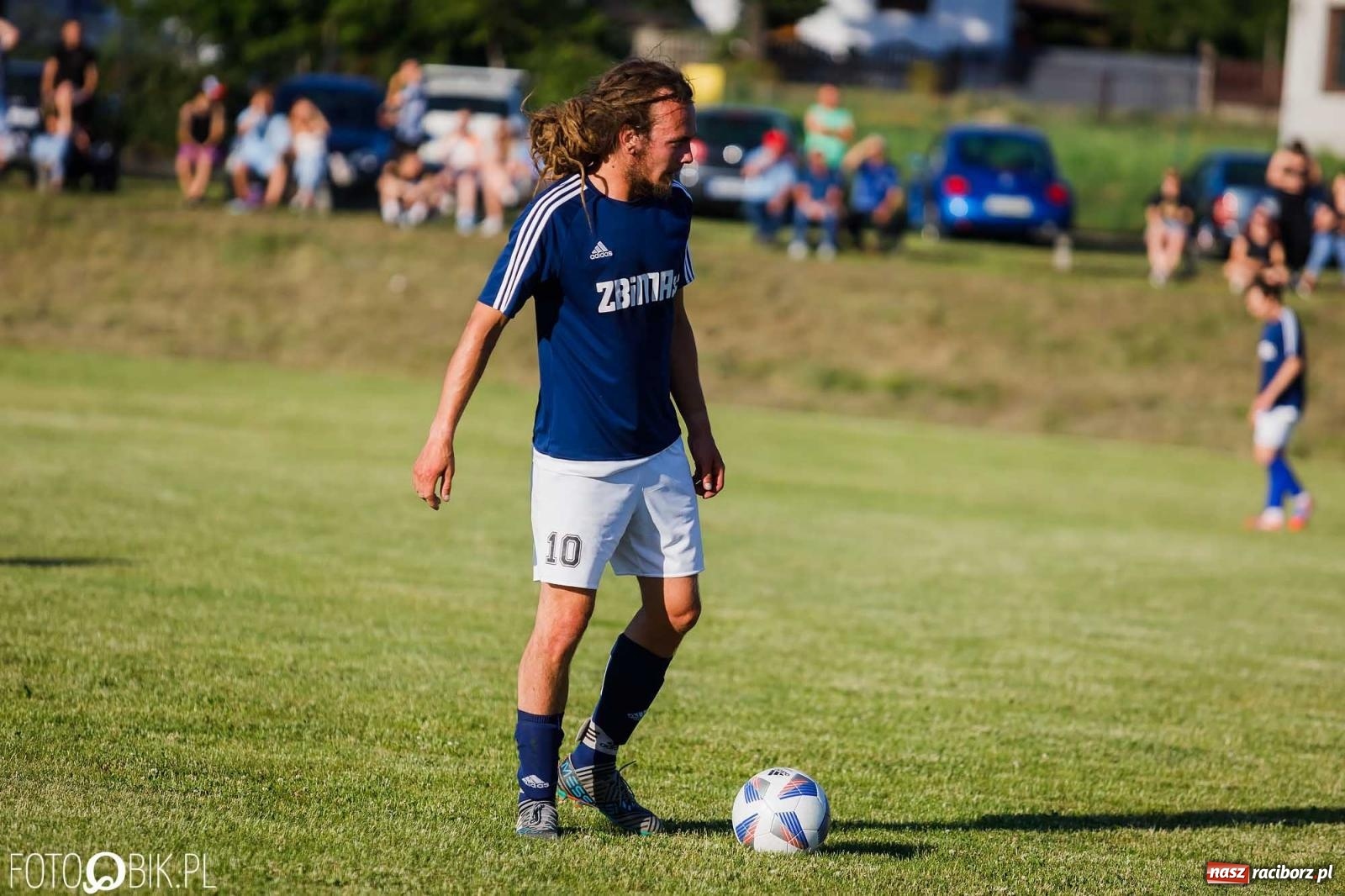 Zdjęcie w galerii na portalu naszraciborz.pl: Barażowa strzelanina w Brzeziu. Pstrążna zmieciona z boiska [FOTO] wiadomości z regionu