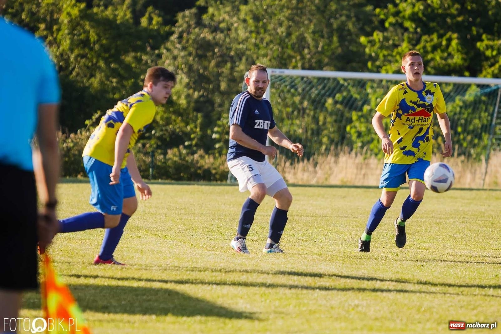 Zdjęcie w galerii na portalu naszraciborz.pl: Barażowa strzelanina w Brzeziu. Pstrążna zmieciona z boiska [FOTO] wiadomości z regionu