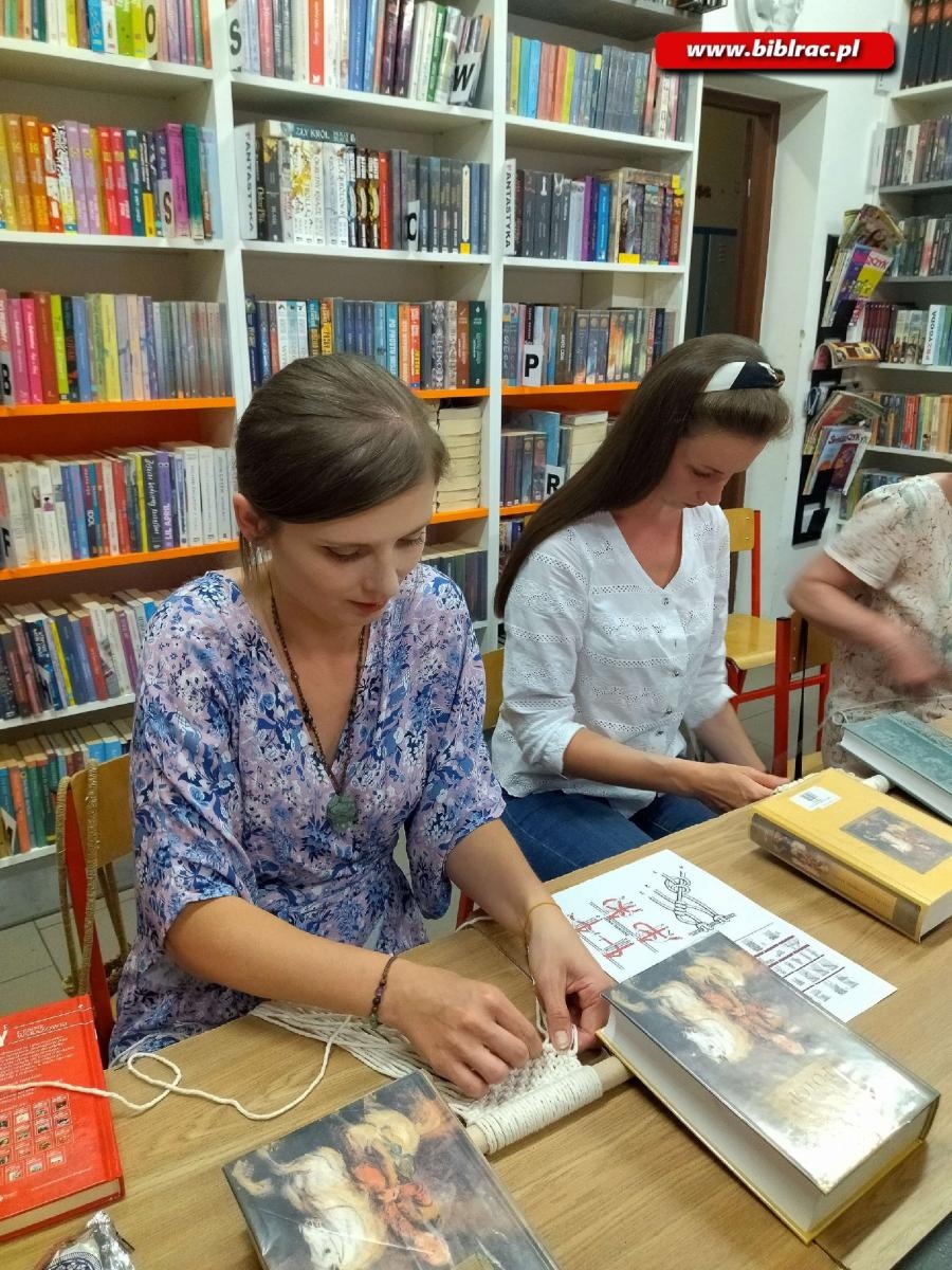 Zdjęcie w galerii na portalu naszraciborz.pl: W Markowicach odbyły się warsztaty tworzenia makramy wiadomości z regionu