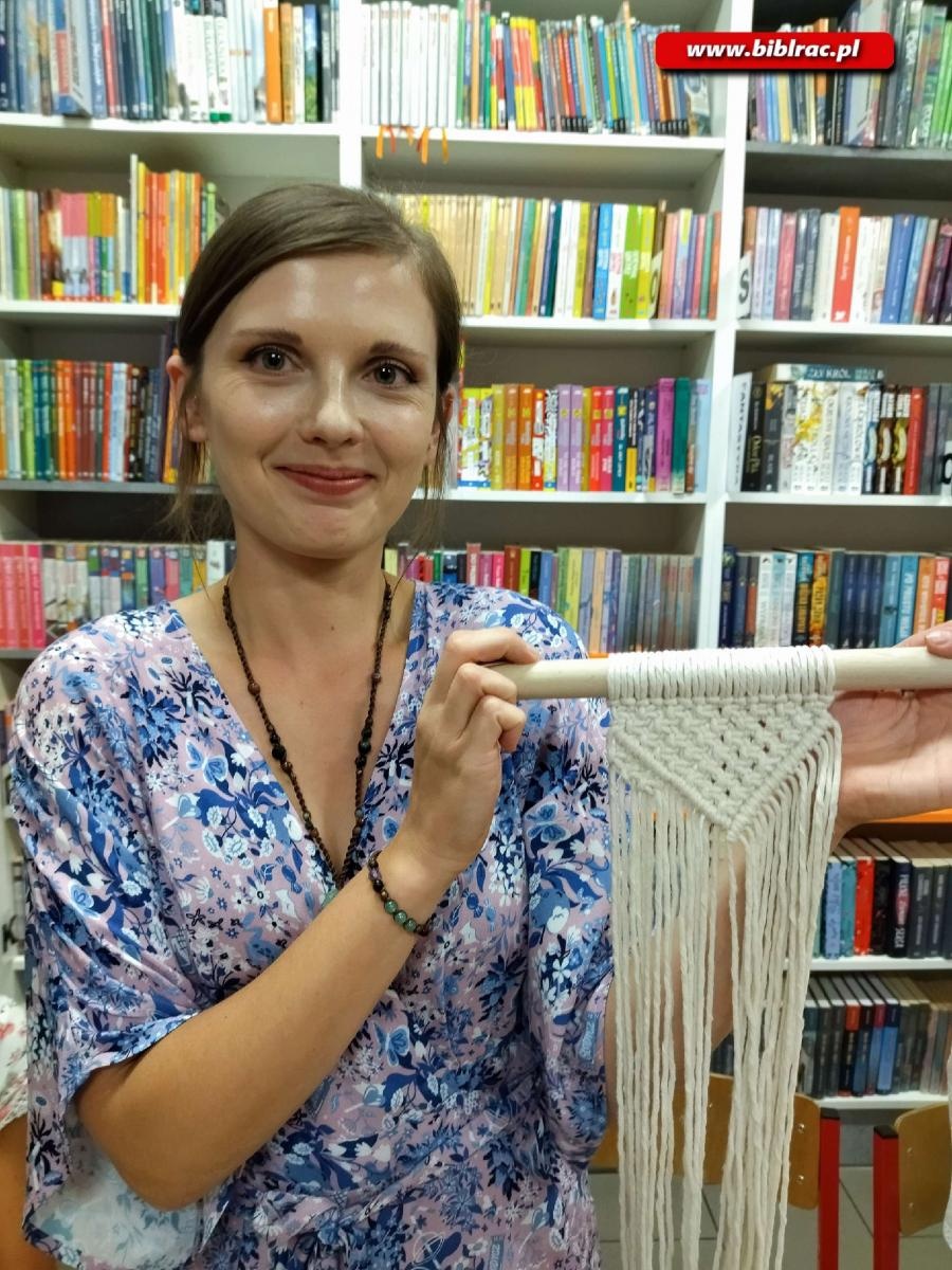 Zdjęcie w galerii na portalu naszraciborz.pl: W Markowicach odbyły się warsztaty tworzenia makramy wiadomości z regionu