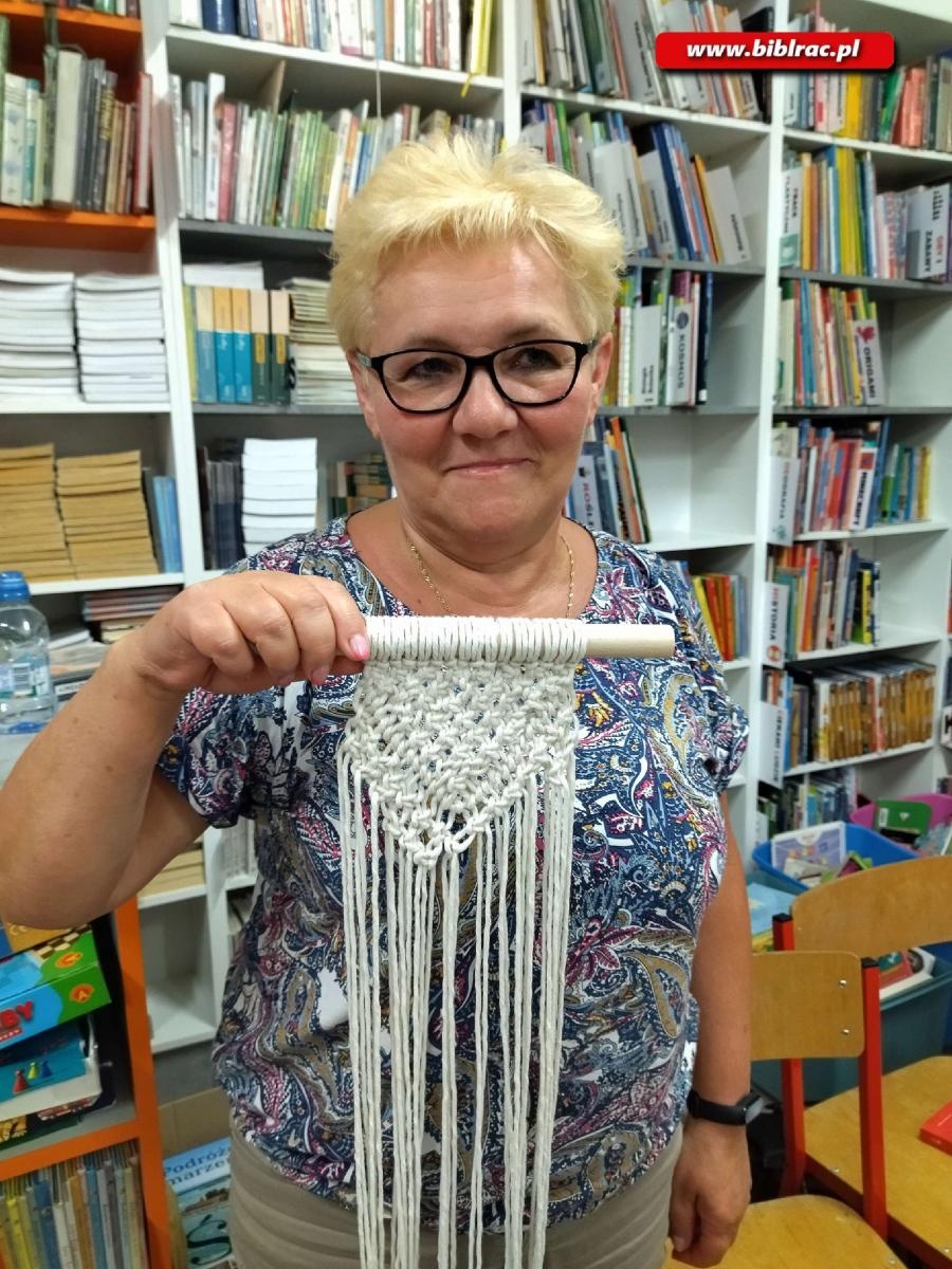 Zdjęcie w galerii na portalu naszraciborz.pl: W Markowicach odbyły się warsztaty tworzenia makramy wiadomości z regionu