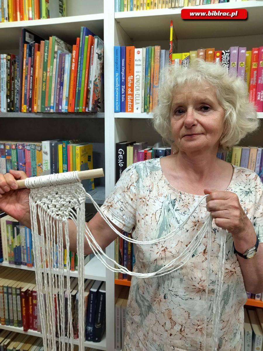 Zdjęcie w galerii na portalu naszraciborz.pl: W Markowicach odbyły się warsztaty tworzenia makramy wiadomości z regionu