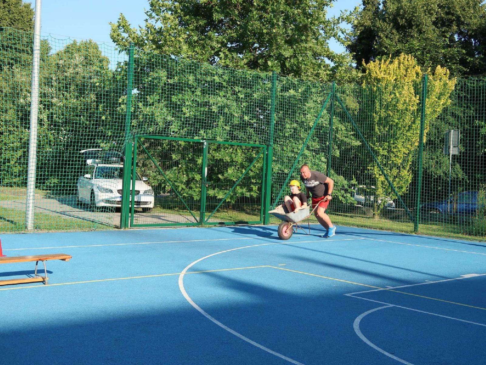 Zdjęcie w galerii na portalu naszraciborz.pl: Dzień Ojca i pożegnanie absolwentów na Płoni wiadomości z regionu