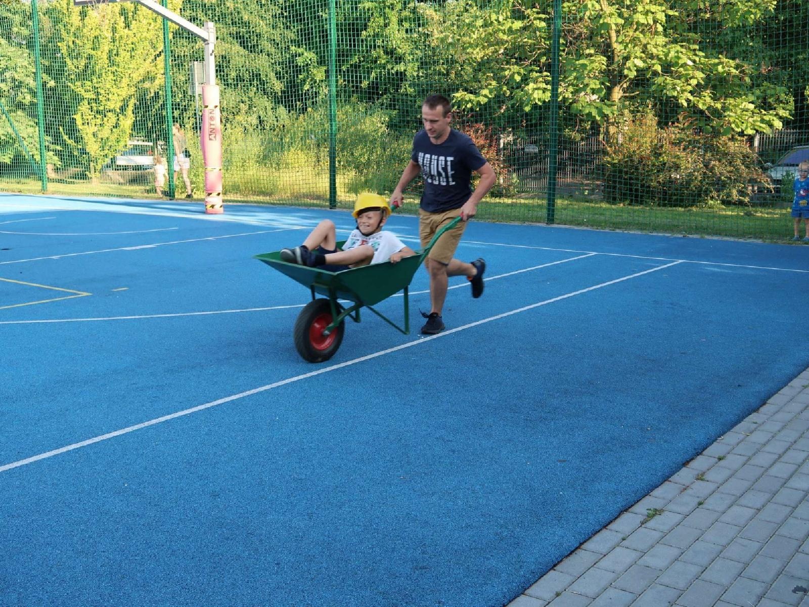 Zdjęcie w galerii na portalu naszraciborz.pl: Dzień Ojca i pożegnanie absolwentów na Płoni wiadomości z regionu