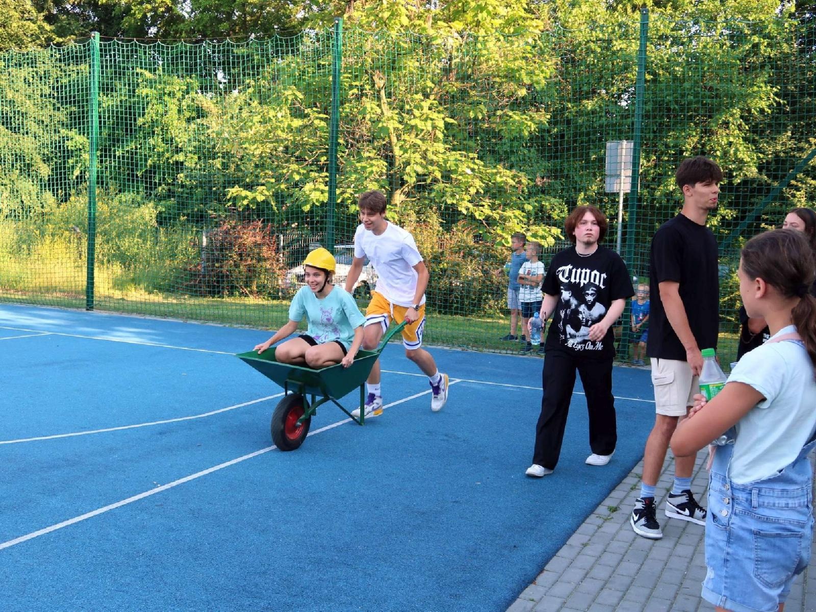 Zdjęcie w galerii na portalu naszraciborz.pl: Dzień Ojca i pożegnanie absolwentów na Płoni wiadomości z regionu