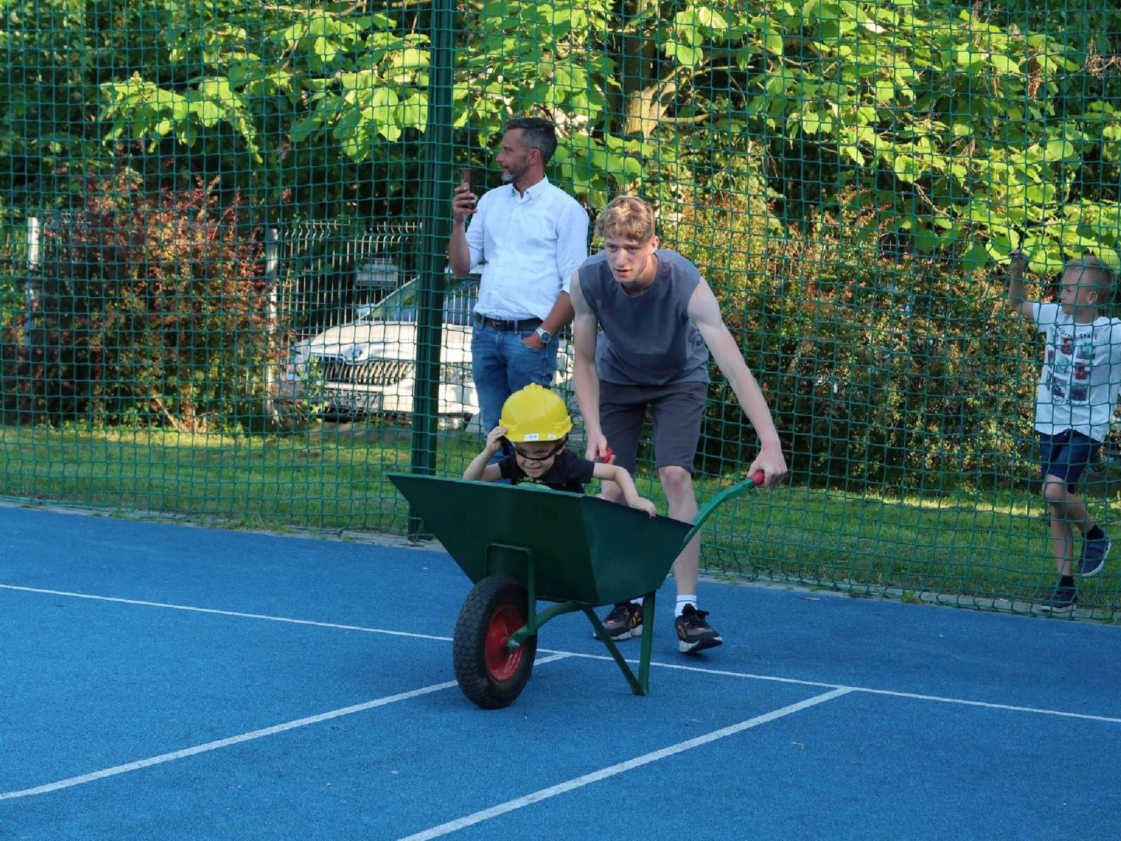 Zdjęcie w galerii na portalu naszraciborz.pl: Dzień Ojca i pożegnanie absolwentów na Płoni wiadomości z regionu