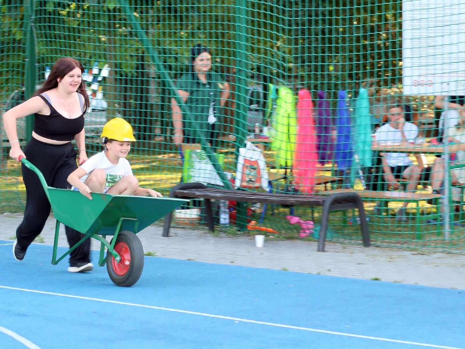 Zdjęcie w galerii na portalu naszraciborz.pl: Dzień Ojca i pożegnanie absolwentów na Płoni wiadomości z regionu