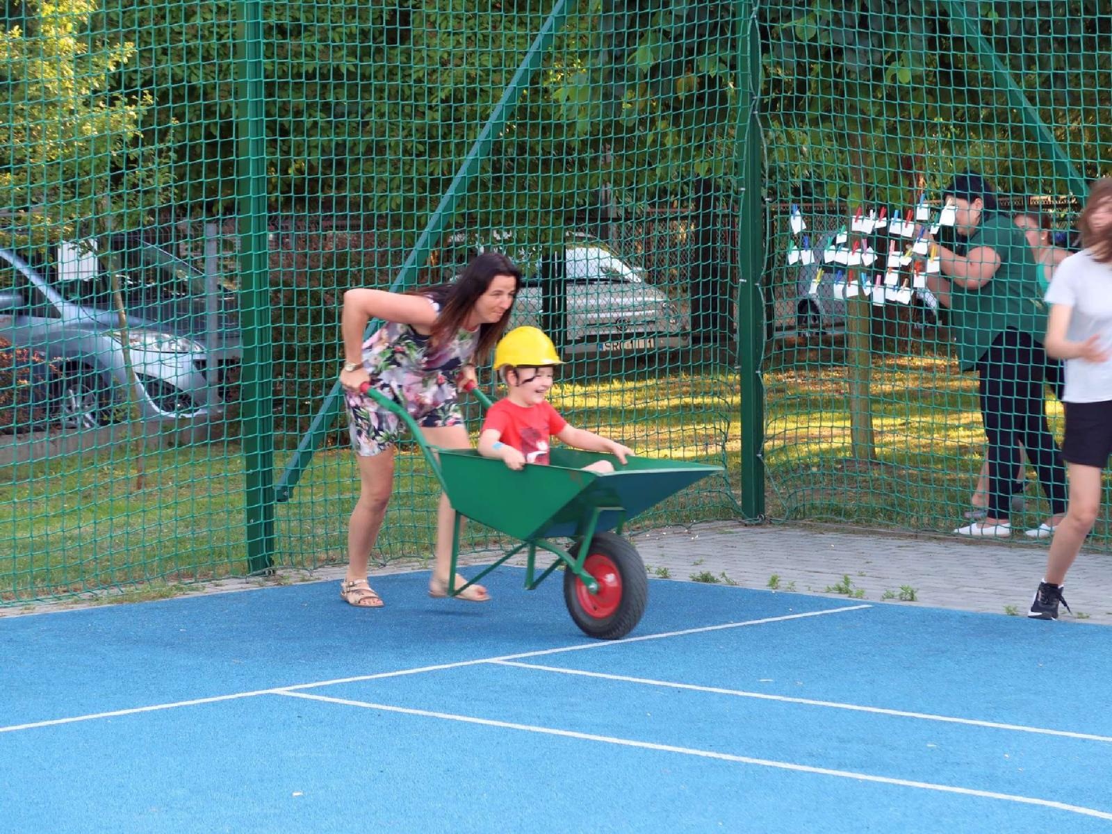 Zdjęcie w galerii na portalu naszraciborz.pl: Dzień Ojca i pożegnanie absolwentów na Płoni wiadomości z regionu