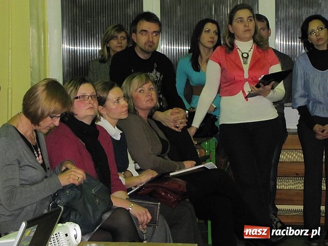 Zdjęcie w galerii na portalu naszraciborz.pl: Rodzice zapoznali się z KomPASem wiadomości z regionu