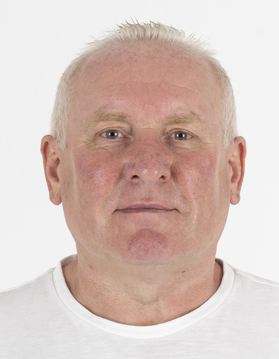 Zdjęcie w galerii na portalu naszraciborz.pl: Śląska policja pokazała jak może zmieniać swój wygląd poszukiwany listem gończym Jacek Jaworek wiadomości z regionu