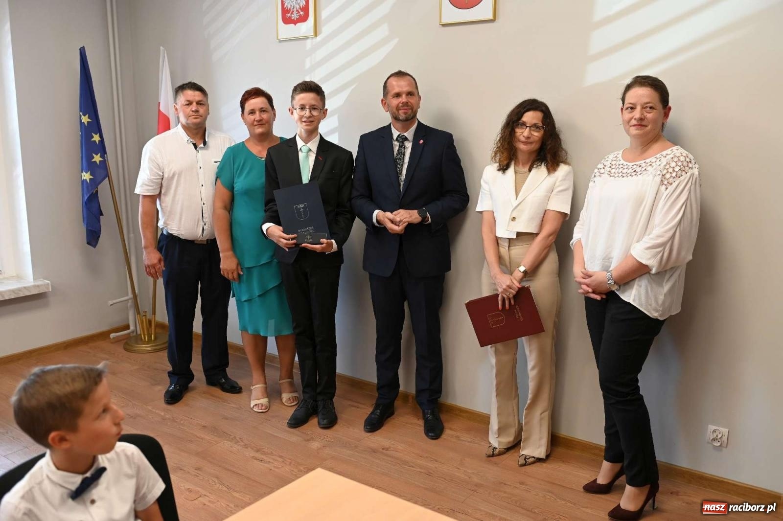 Zdjęcie w galerii na portalu naszraciborz.pl: Najlepsi uczniowie z gminy Krzanowice z nagrodami burmistrza wiadomości z regionu