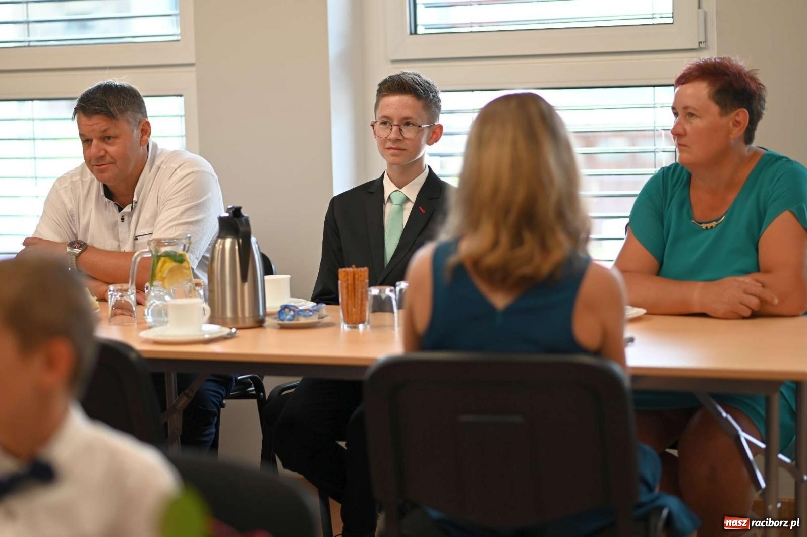 Zdjęcie w galerii na portalu naszraciborz.pl: Najlepsi uczniowie z gminy Krzanowice z nagrodami burmistrza wiadomości z regionu